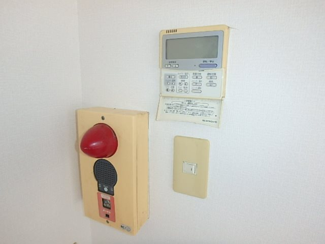 アーバン中央市場前のセキュリティ