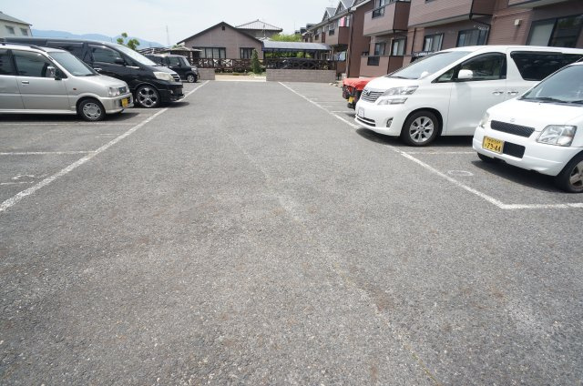 ハイツエミカⅢの駐車場