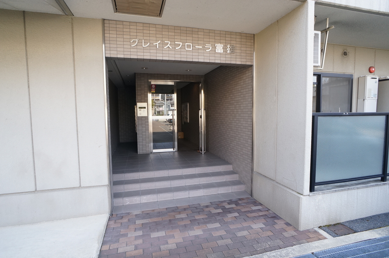 グレイスフローラ富雄のエントランス