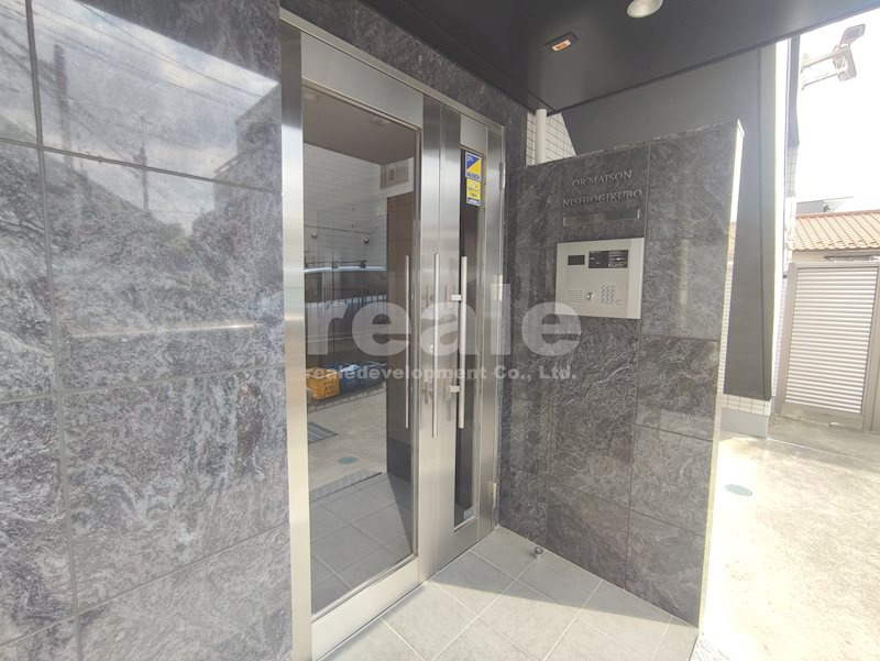 杉並区松庵３丁目の賃貸マンションのエントランス