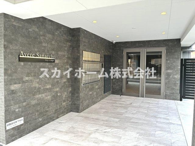 アヴェーレ早苗町のエントランス|写真は現況優先とします。