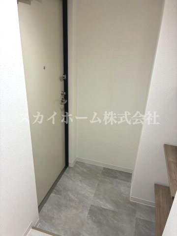 アヴェーレ早苗町の玄関