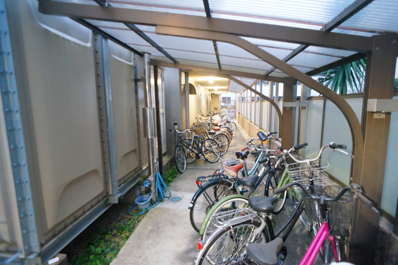 若草女子学生ハイツの駐車場
