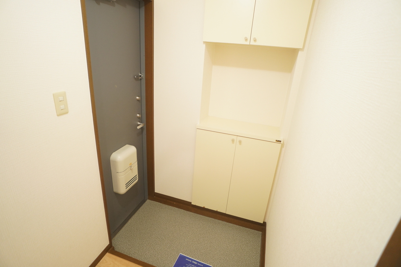 ファミーユ学園前の玄関