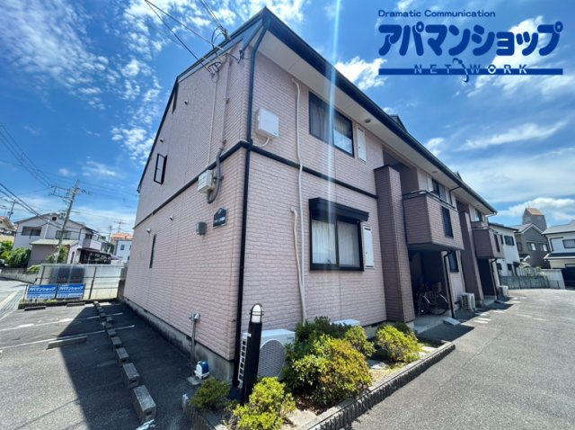 ファミーユ学園前の外観