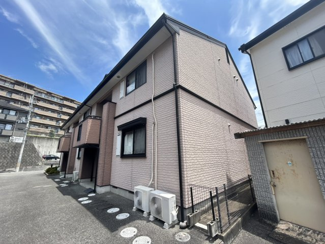 ファミーユ学園前のエントランス