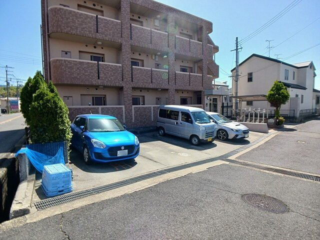 コモドビラⅥの駐車場