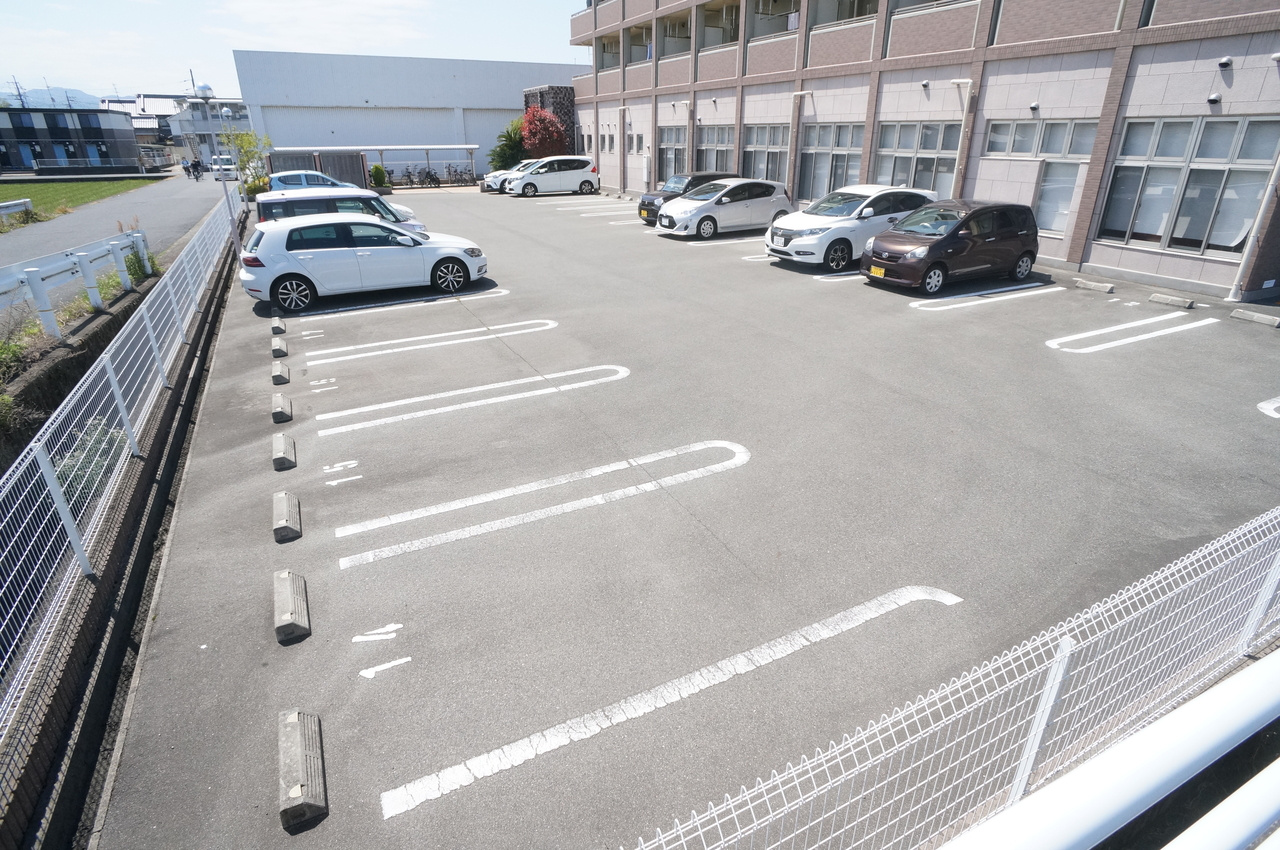 アルドール橿原の駐車場