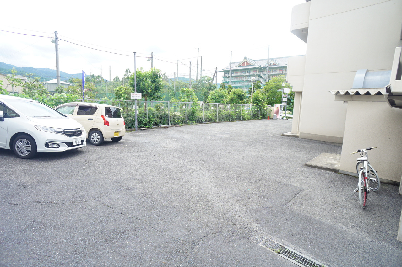 サンハイツ山本の駐車場