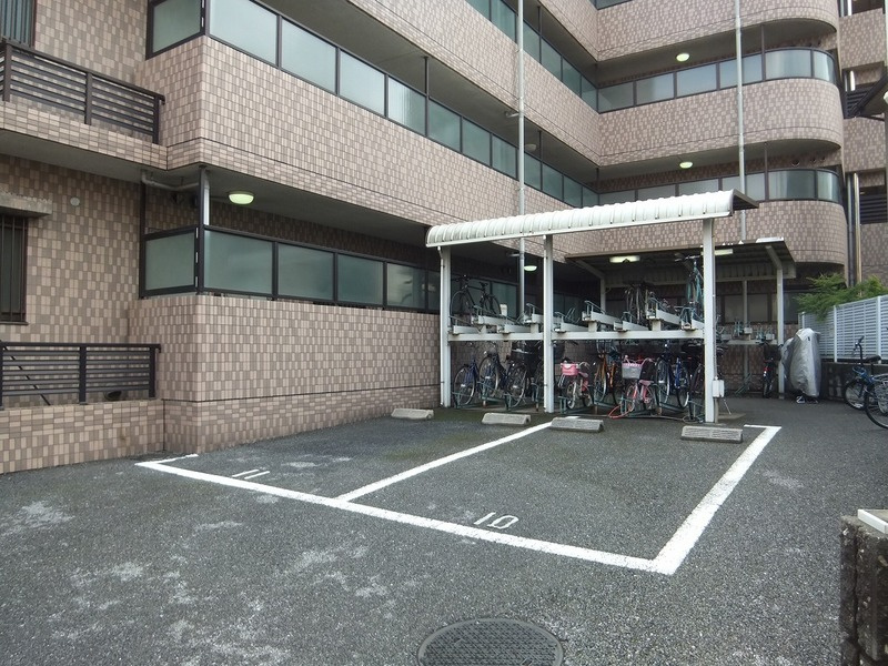 グランシエロ川口本町の駐車場