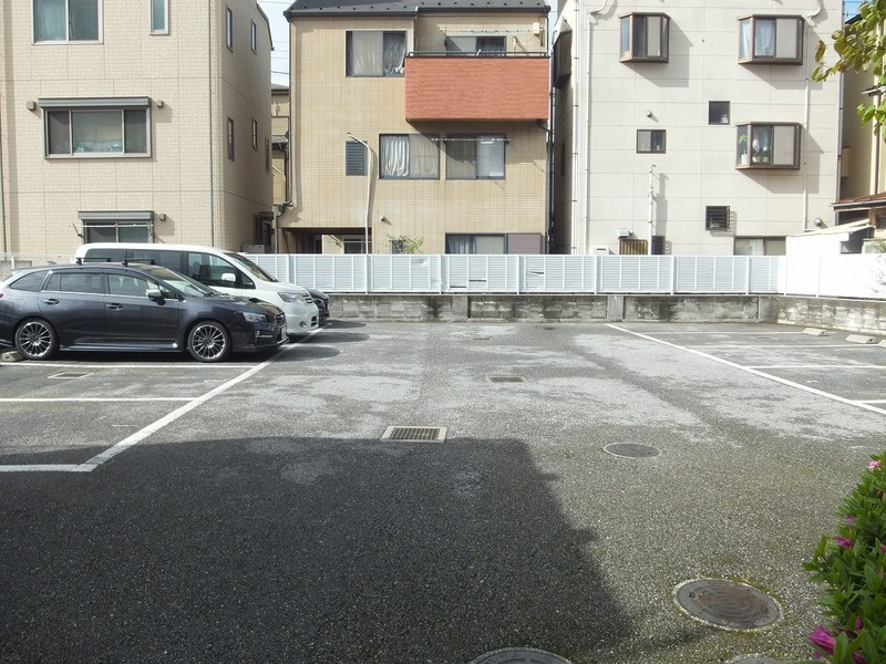 グランシエロ川口本町の駐車場