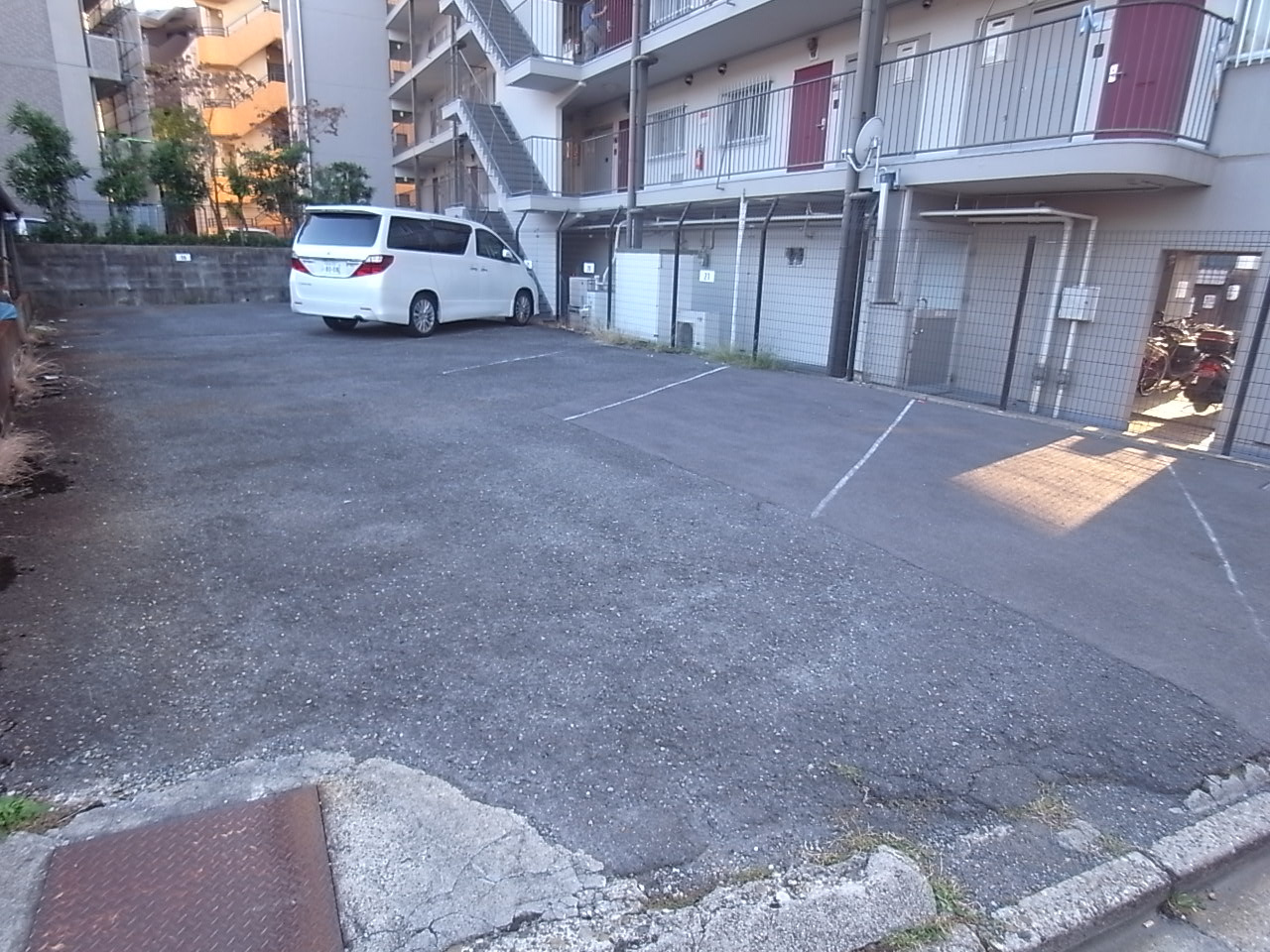 近鉄東生駒コーポの駐車場