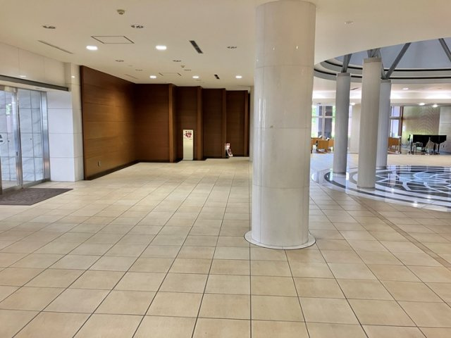 オーベルタワー川口コラージュのロビー