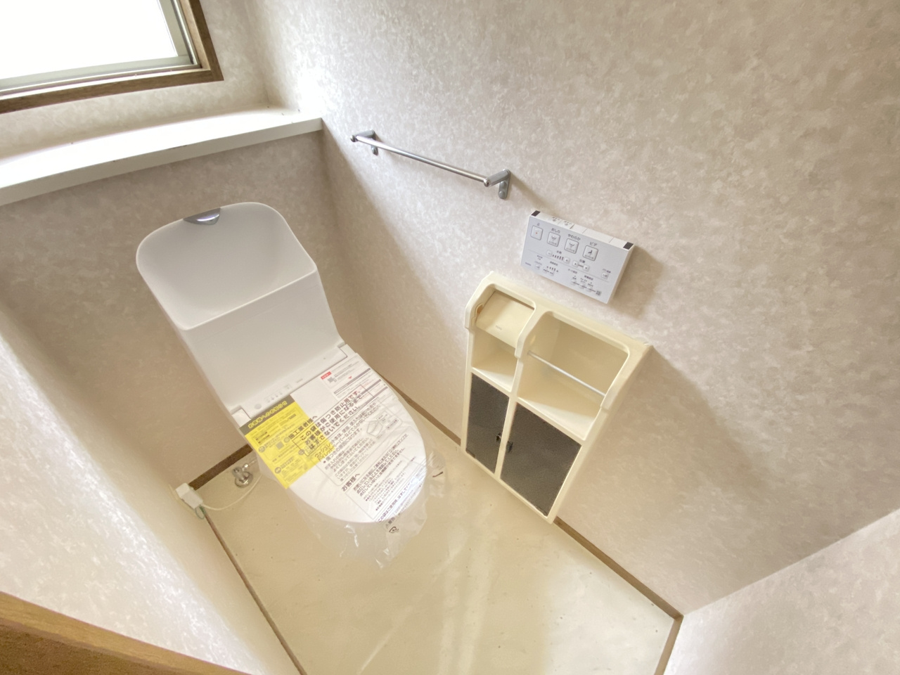 コンフォート朱雀Ⅴのトイレ|落ち着いた色調のトイレです