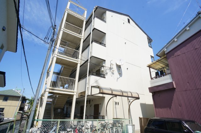 八木ロイヤルハイツの外観