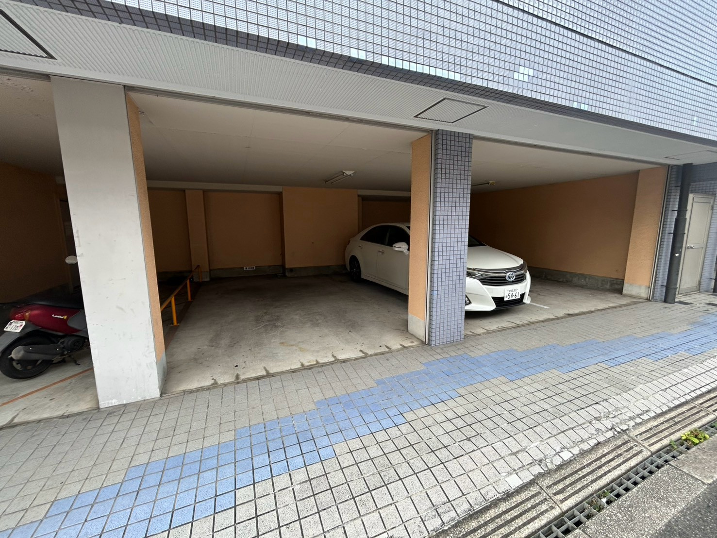 シティパレスやすらぎの道Ｐ５の駐車場