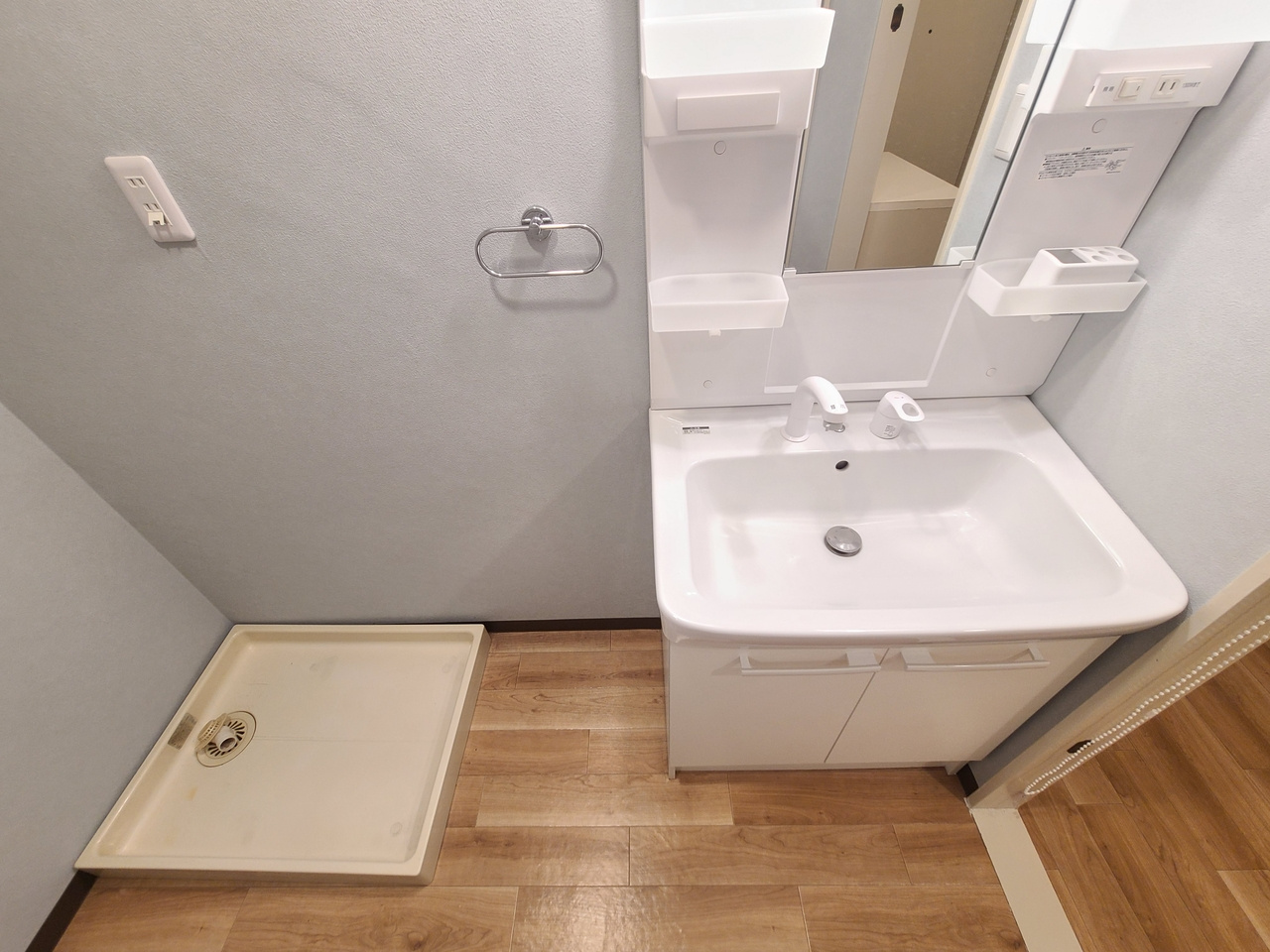 ゴールドマンション小熊ＰＡＲＴ１の洗面所|★シャワードレッサー型の洗面台＆室内洗濯機置場あり★