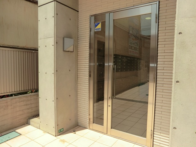 さいたま市浦和区領家６丁目の賃貸マンションのエントランス