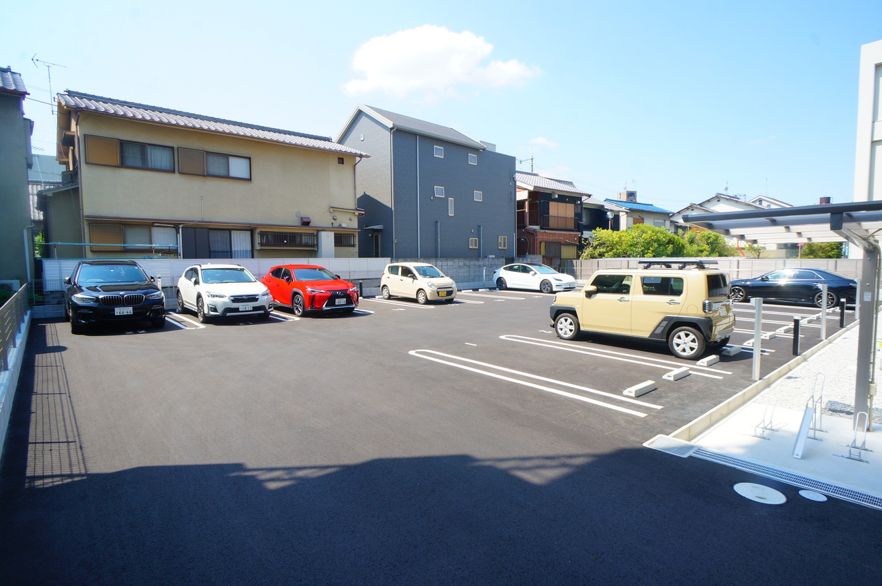 シャーメゾン　ネクサスの駐車場