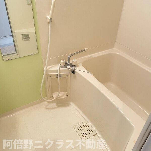 クレイドル西田辺の浴室