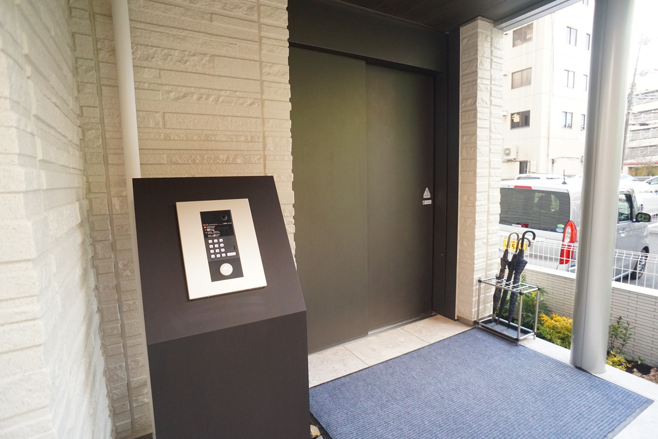 ライムストーン新大宮のエントランス
