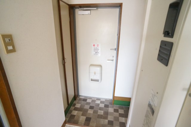 ビクトワール八木の玄関