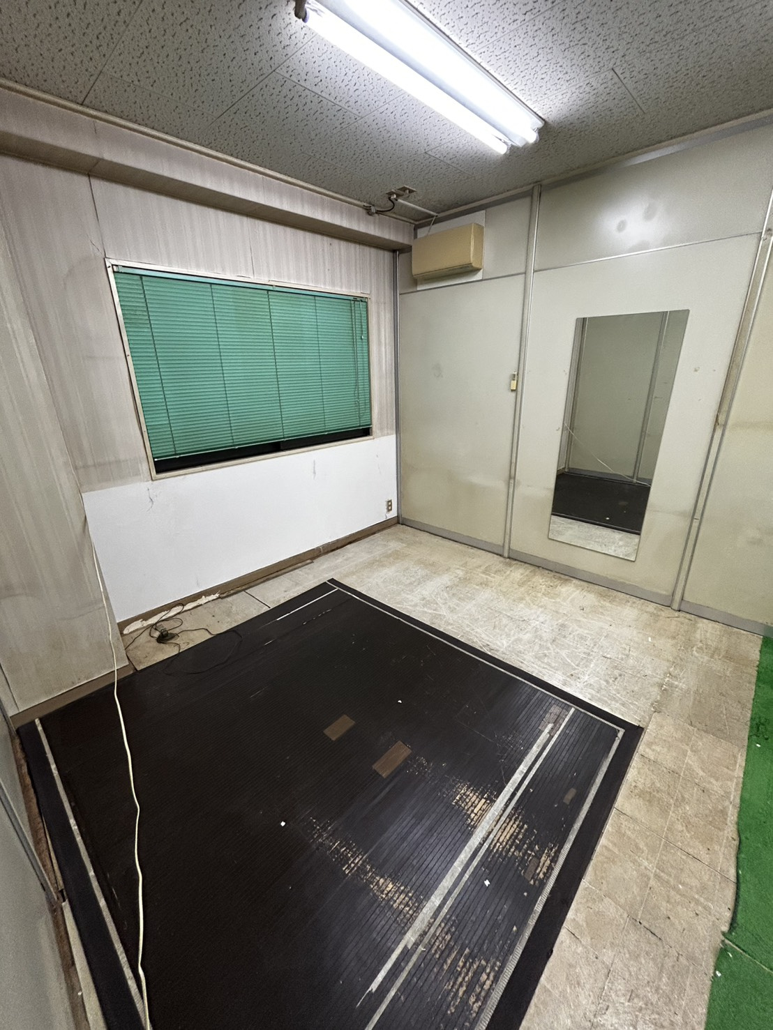 橋本ビル１階店舗事務所の駐車場