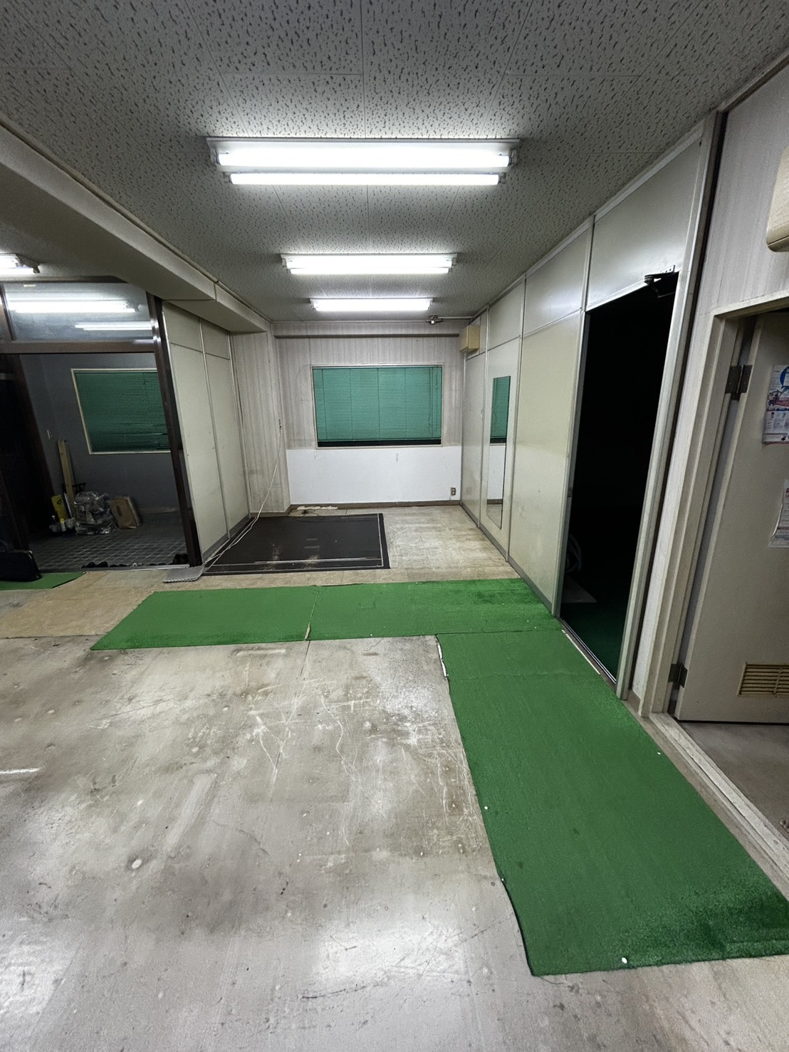 橋本ビル１階店舗事務所の駐車場