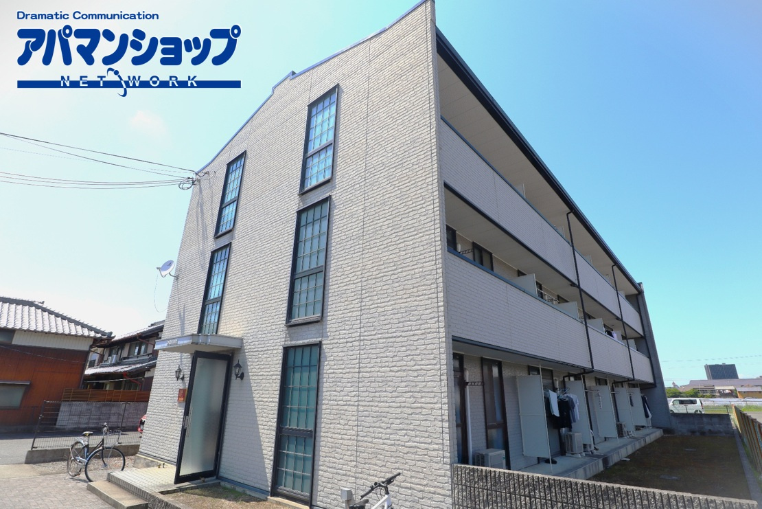 レオパレスウェストコートの外観