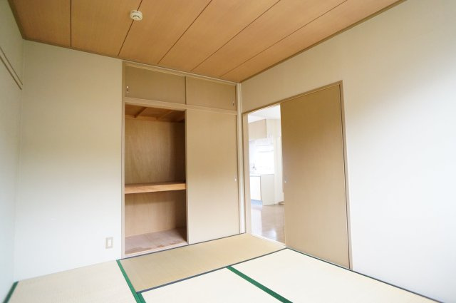 フローラ東坂の和室