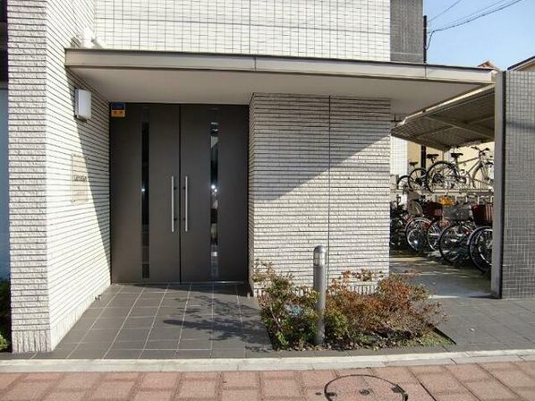 ｃａｌｍ　ｖｉｌｌａｇｅのエントランス
