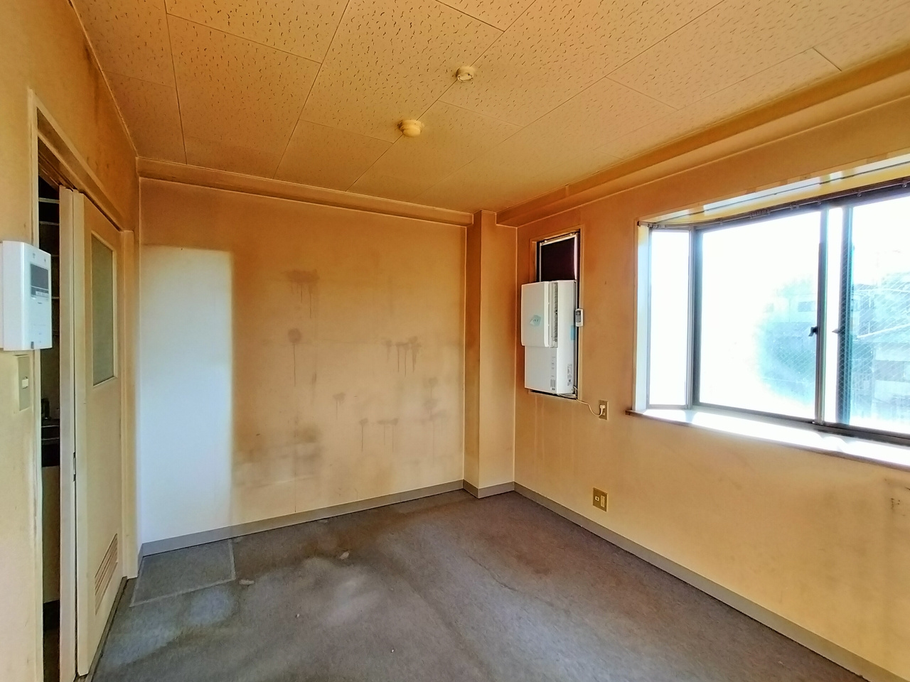 奈良市西大寺赤田町２丁目の賃貸マンションの居間・リビング