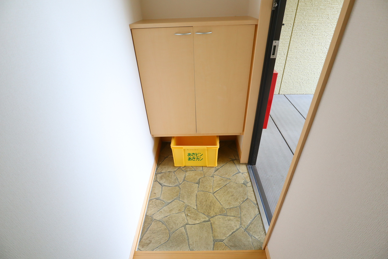 ディーグラフォートＢ棟の玄関