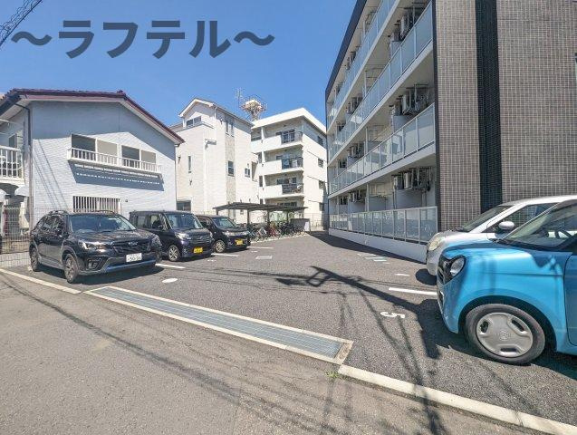 ルノンの駐車場