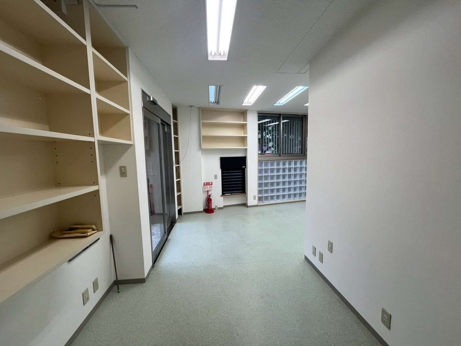 山手井上ビルの内装|入り口北側より撮影