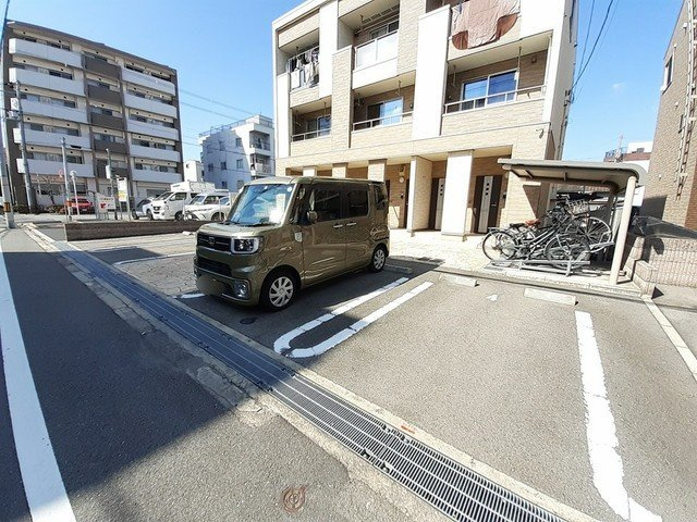 ブラウンメゾンの駐車場|駐車場完備です