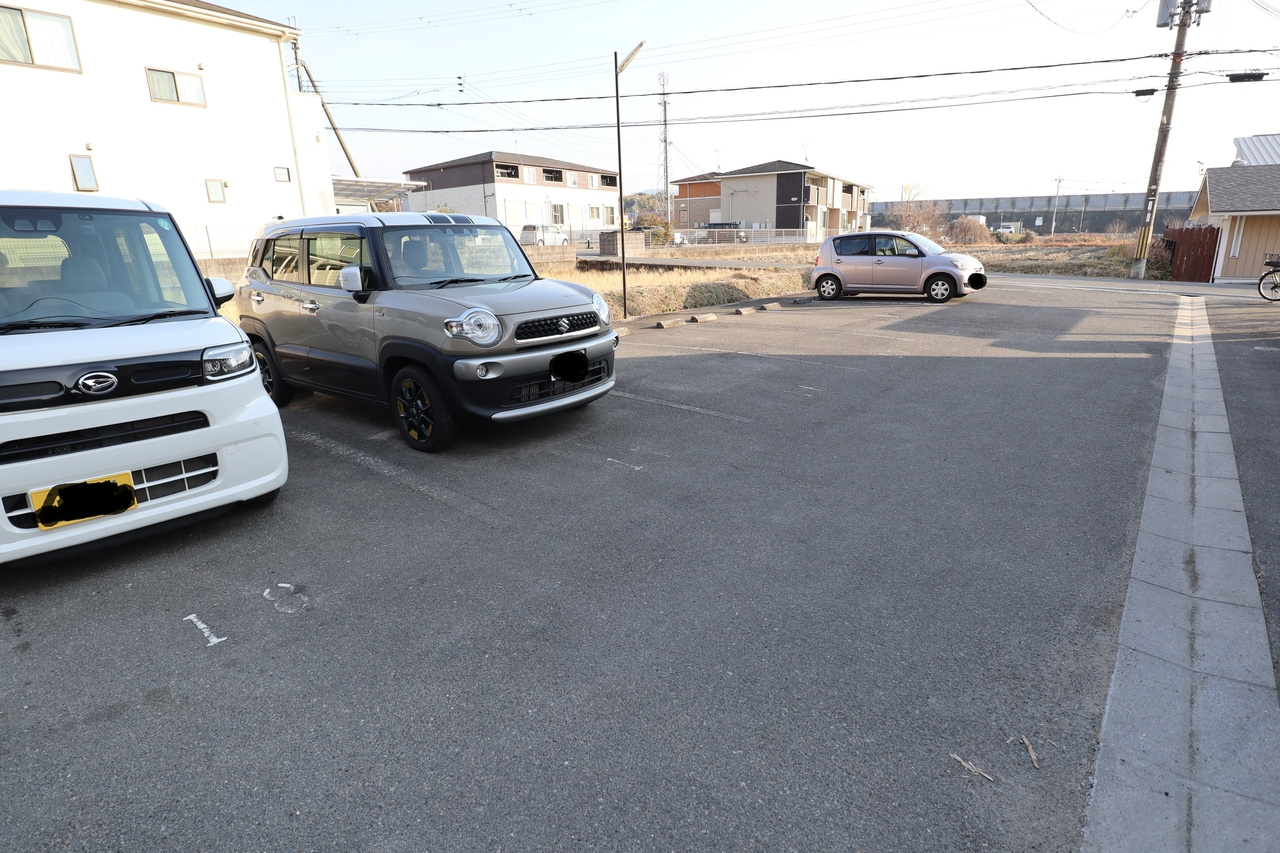 サンメゾンの駐車場