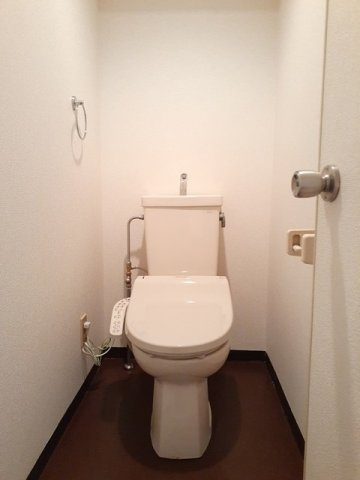 甲の山ハイツのトイレ|落ち着いたトイレです