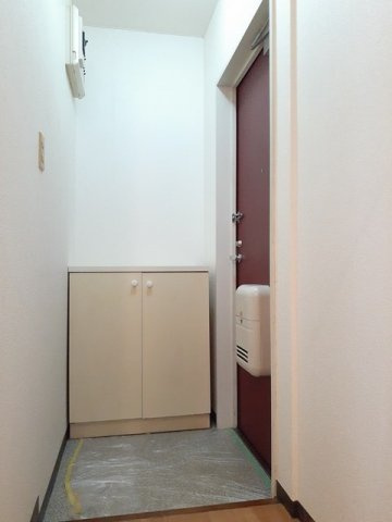 甲の山ハイツの玄関|明るい玄関です