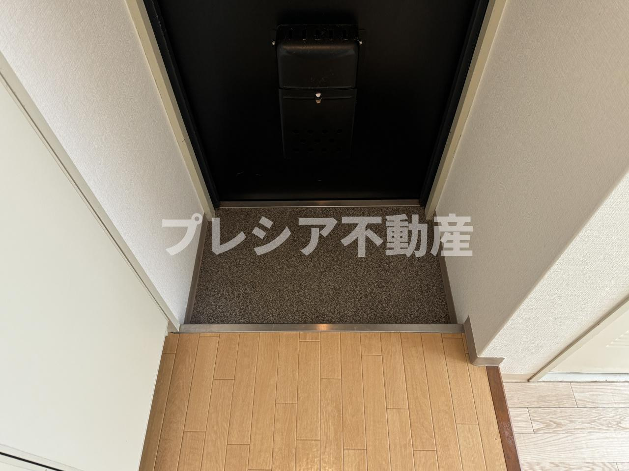 ロイヤルメゾン甲子園口Vの玄関