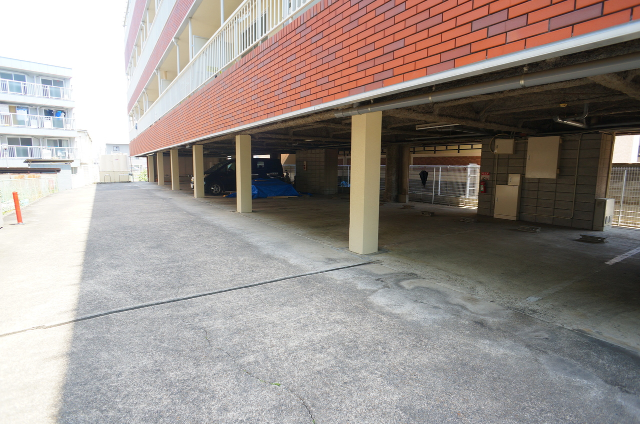 ロイヤルハイツ橿原Ⅱの駐車場