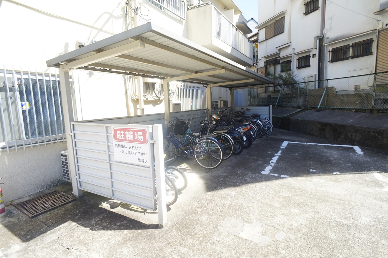 松ヶ丘コーポの駐車場