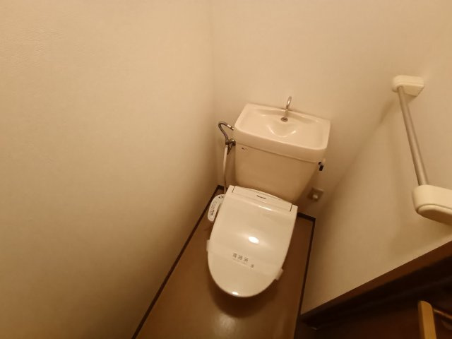 セジュール高の原Ｆのトイレ|落ち着いた色調のトイレです