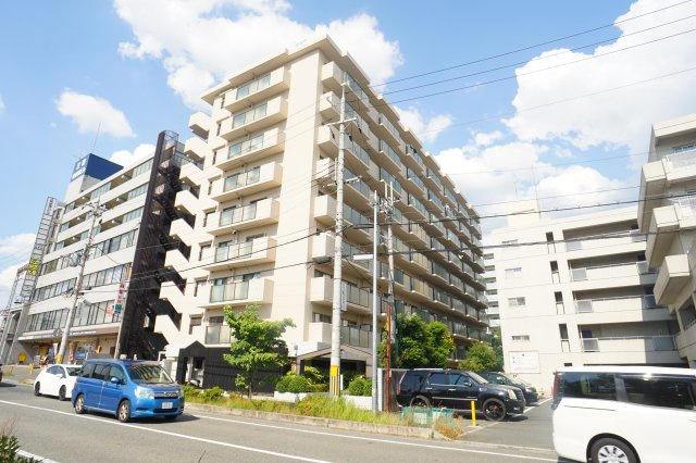 サンマンション新大宮の外観