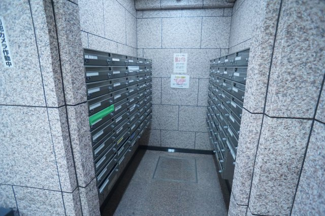 サンマンション新大宮のエントランス