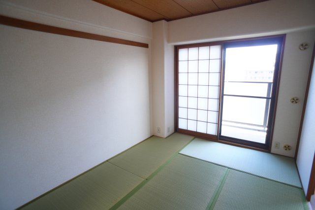 サンマンション新大宮の和室