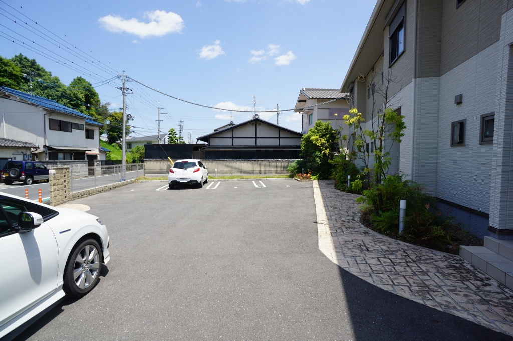 ルミエールの駐車場