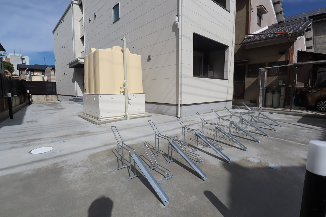 ジーメゾン郡山ネクサスの駐車場