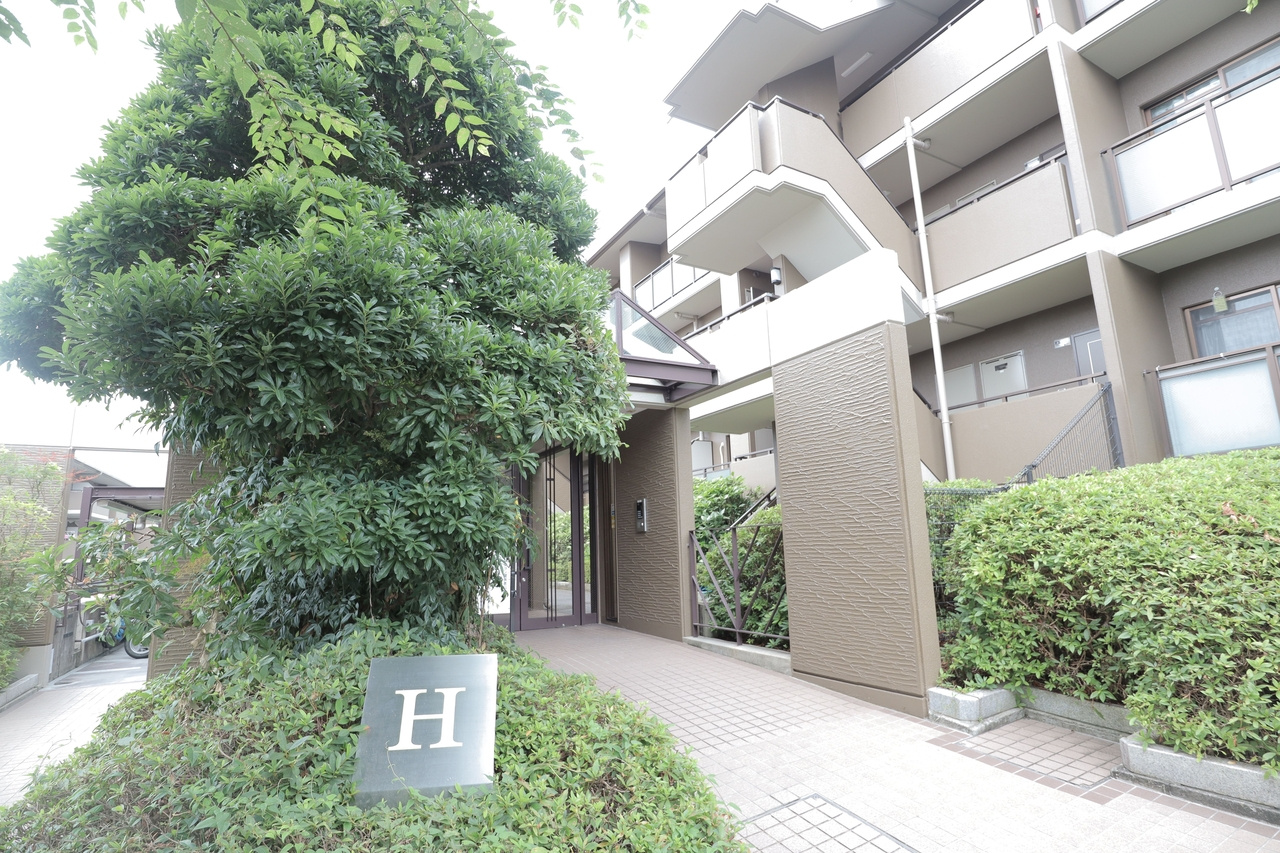 セントポリア生駒Ｈ棟のエントランス