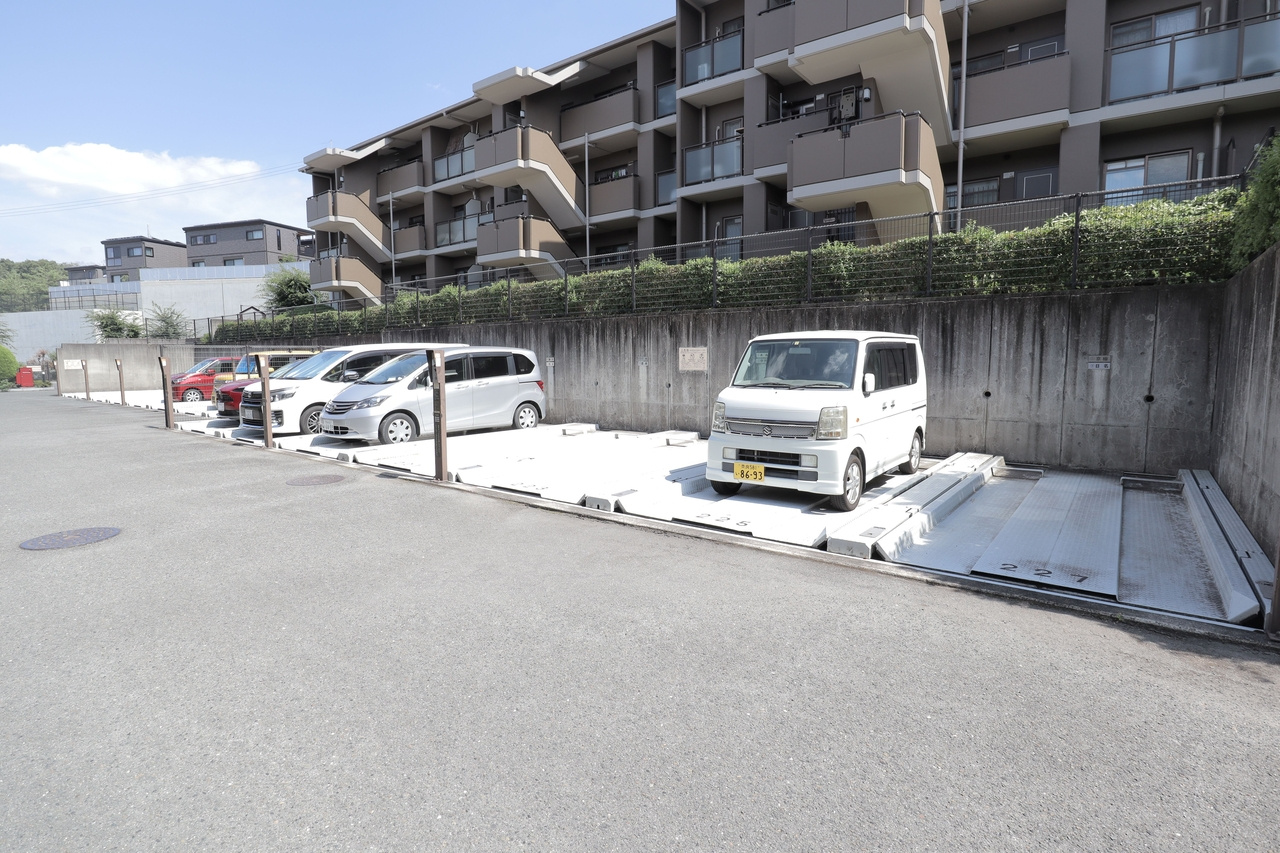 セントポリア生駒Ｈ棟の駐車場